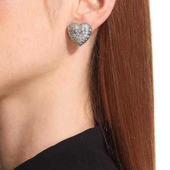 Sparkling Pattern Heart Stud Earrings - Picture 3 of 12